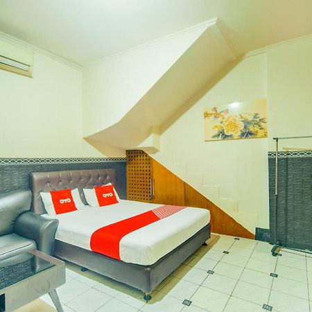 Oyo 93132 Modom Homestay Near Rs Islam Jakarta Pondok Kopi Exteriör bild