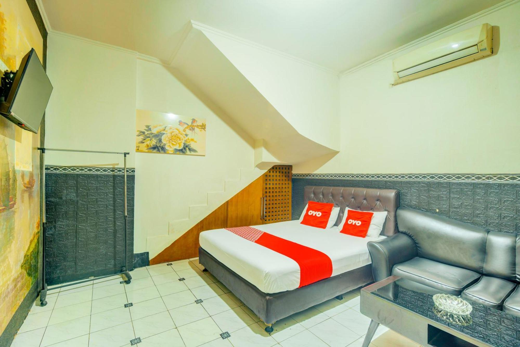 Oyo 93132 Modom Homestay Near Rs Islam Jakarta Pondok Kopi Exteriör bild