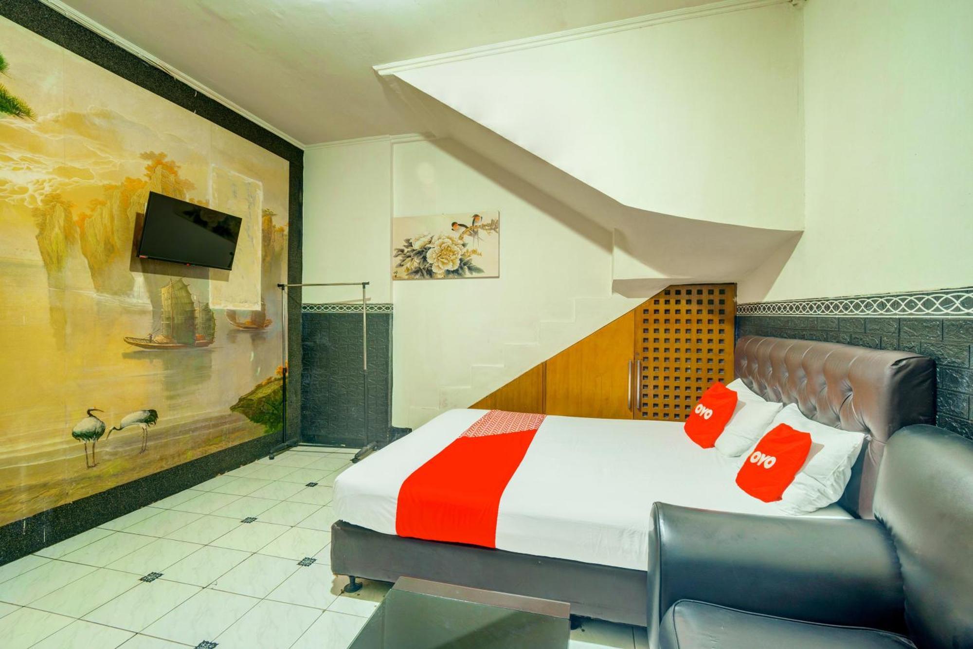 Oyo 93132 Modom Homestay Near Rs Islam Jakarta Pondok Kopi Exteriör bild