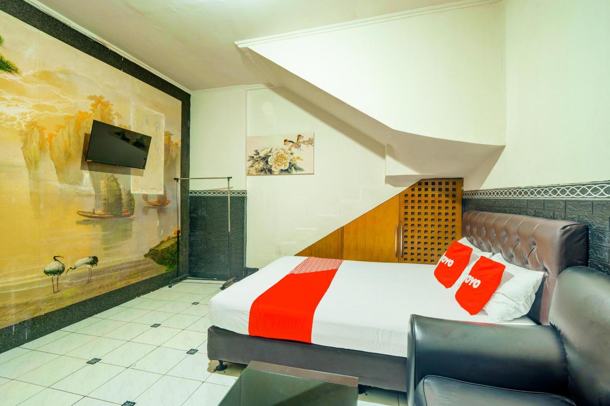 Oyo 93132 Modom Homestay Near Rs Islam Jakarta Pondok Kopi Exteriör bild