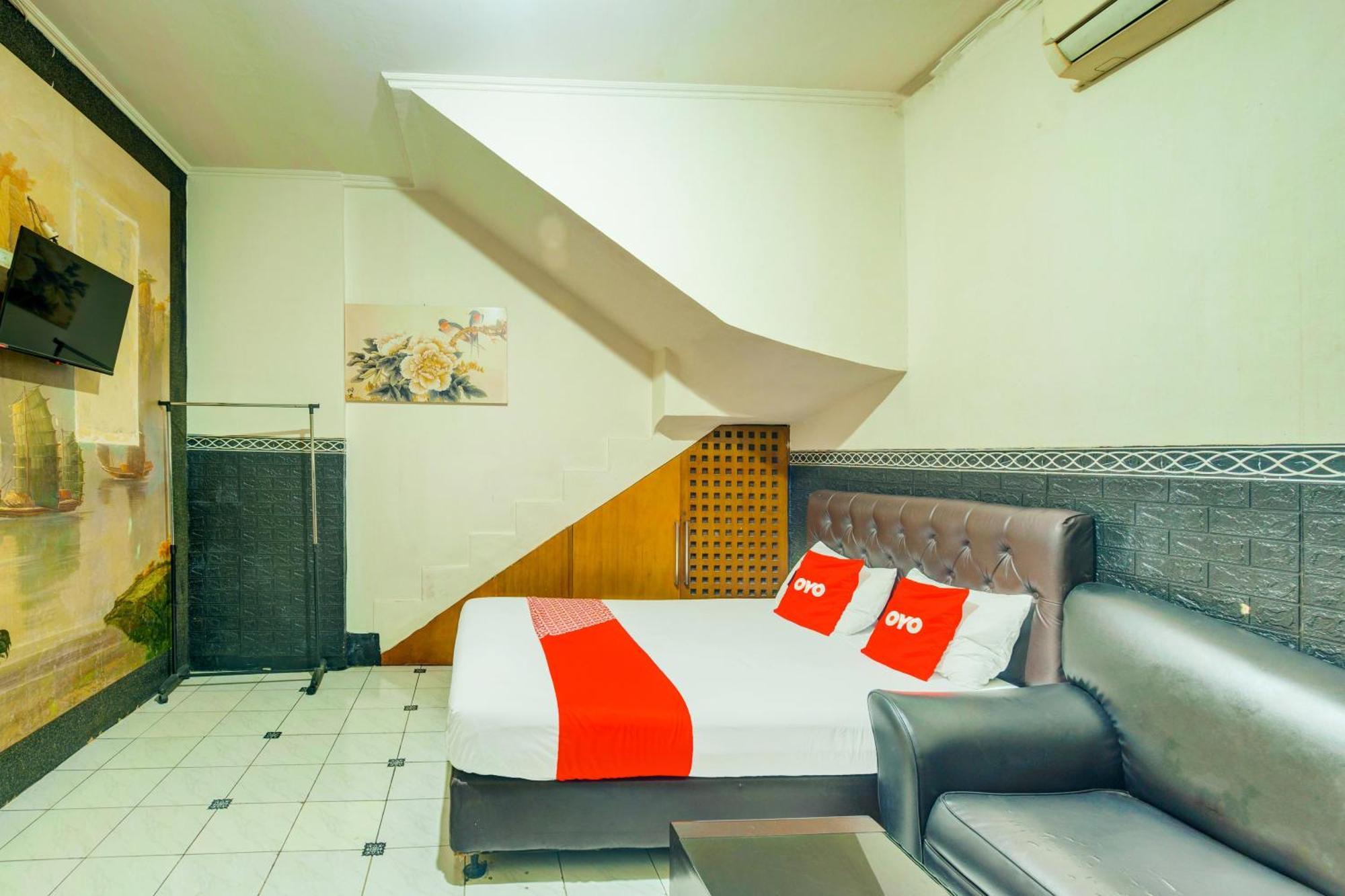 Oyo 93132 Modom Homestay Near Rs Islam Jakarta Pondok Kopi Exteriör bild