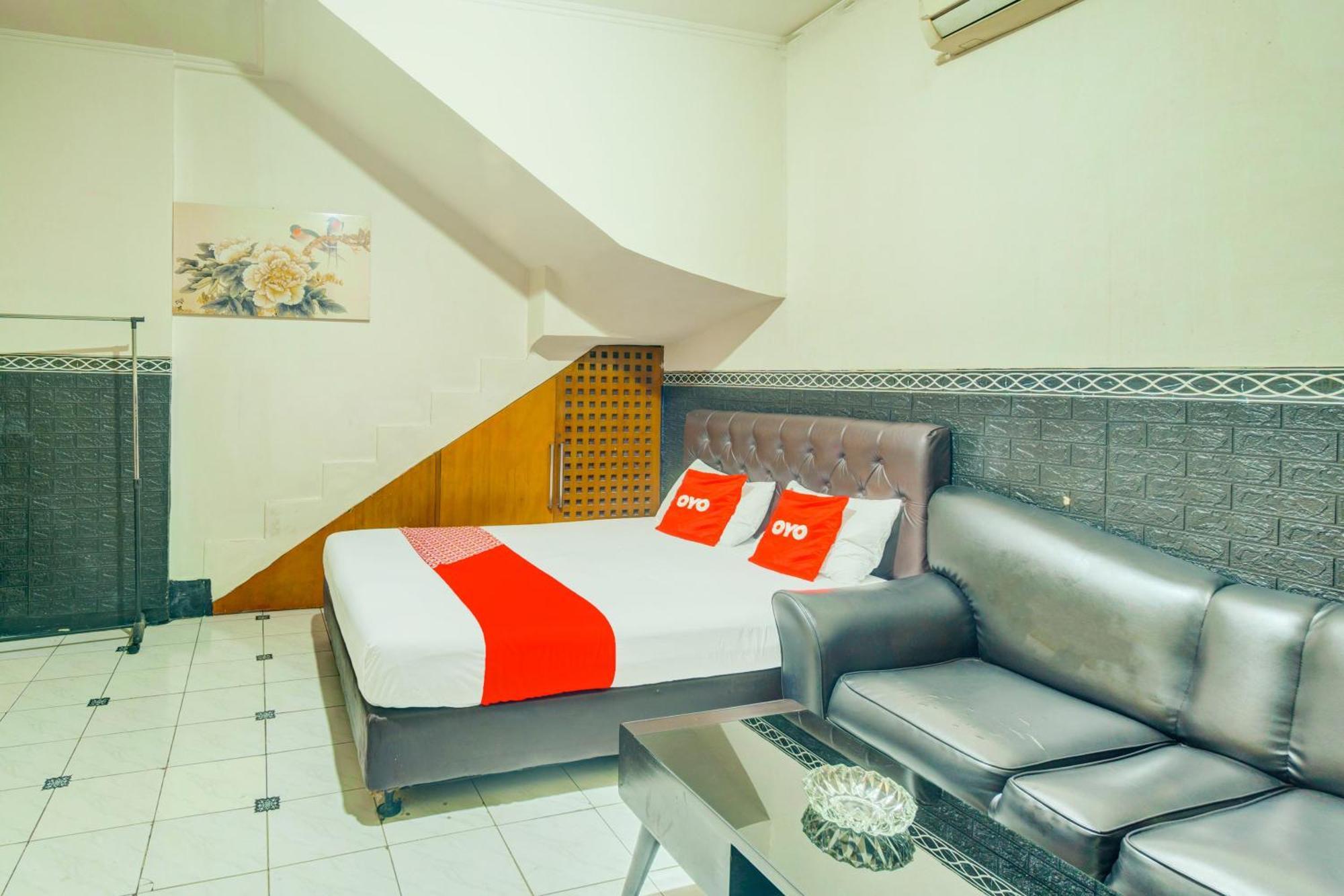 Oyo 93132 Modom Homestay Near Rs Islam Jakarta Pondok Kopi Exteriör bild