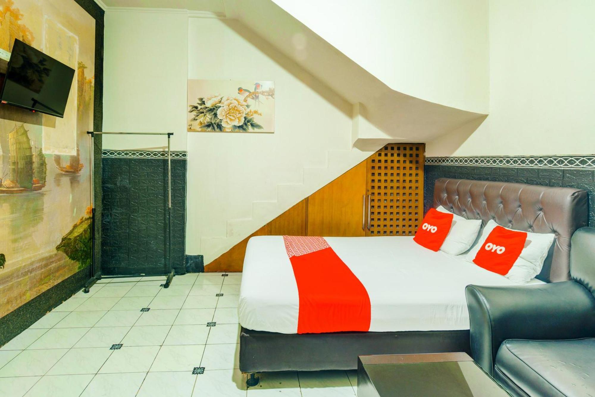 Oyo 93132 Modom Homestay Near Rs Islam Jakarta Pondok Kopi Exteriör bild