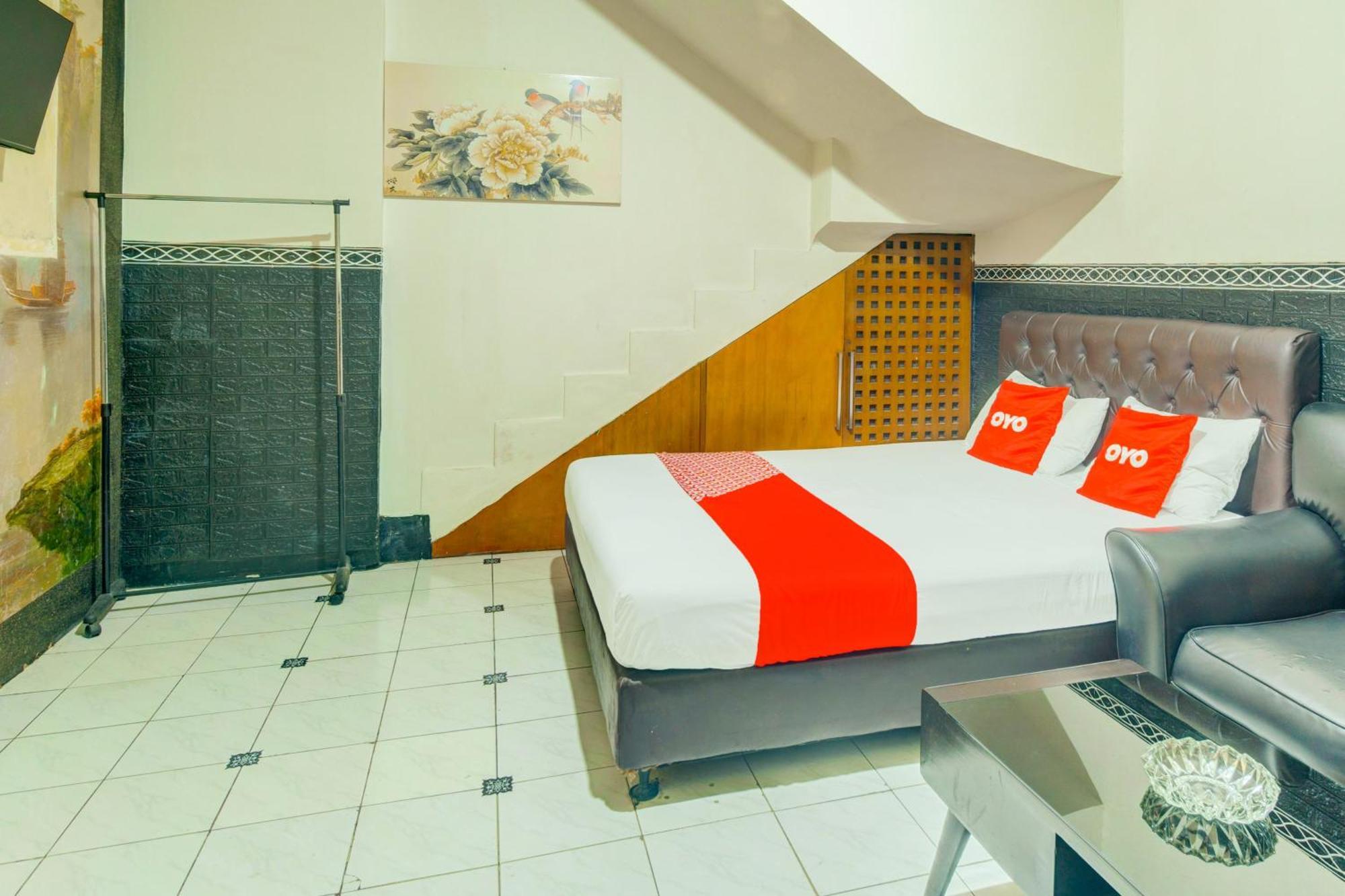 Oyo 93132 Modom Homestay Near Rs Islam Jakarta Pondok Kopi Exteriör bild